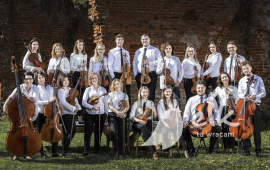 Koncert Elbląskiej Orkiestry Kameralnej pod kierunkiem Jacka Brzoznowskiego "Z muzyką przez wieki"