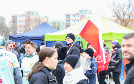Bieg Niepodległości, tłum, biało-czerwona flaga