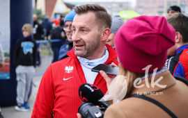 Bieg Niepodległości, prezydent Ełku Tomasz Andrukiewicz udzielający wywiadu