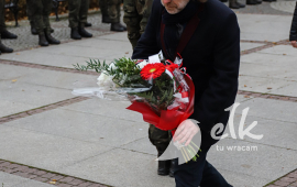 Obchody Narodowego Święta Niepodległości, Delegacja składająca kwiaty
