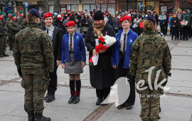 Obchody Narodowego Święta Niepodległości, Delegacja składająca kwiaty
