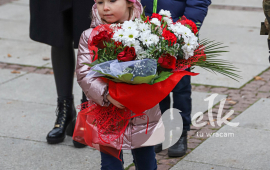 Obchody Narodowego Święta Niepodległości, Delegacja składająca kwiaty