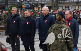 Obchody Narodowego Święta Niepodległości, Delegacja składająca kwiaty