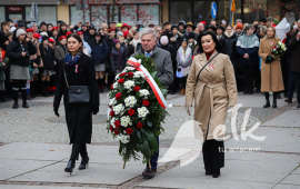 Obchody Narodowego Święta Niepodległości, Delegacja składająca kwiaty