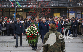Obchody Narodowego Święta Niepodległości, Delegacja składająca kwiaty