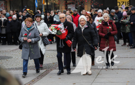 Obchody Narodowego Święta Niepodległości, Delegacja składająca kwiaty
