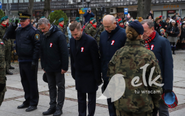 Obchody Narodowego Święta Niepodległości, Delegacja składająca kwiaty