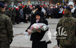 Obchody Narodowego Święta Niepodległości, Delegacja składająca kwiaty
