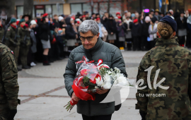 Obchody Narodowego Święta Niepodległości, Delegacja składająca kwiaty