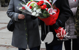 Obchody Narodowego Święta Niepodległości, Delegacja składająca kwiaty