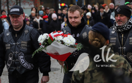 Obchody Narodowego Święta Niepodległości, Delegacja składająca kwiaty