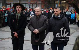 Obchody Narodowego Święta Niepodległości, Delegacja składająca kwiaty