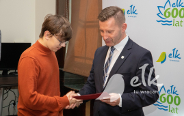 Wręczenie stypendiów za aktywność społeczną i wyniki w nauce, stypendyści, Urząd Miasta Ełku