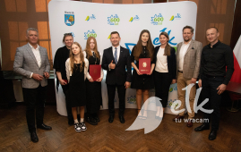 Wręczenie stypendiów za aktywność społeczną i wyniki w nauce, stypendyści, Urząd Miasta Ełku