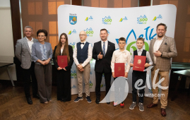Wręczenie stypendiów za aktywność społeczną i wyniki w nauce, stypendyści, Urząd Miasta Ełku