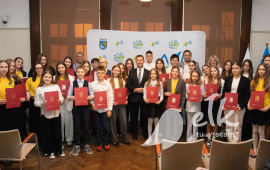 Wręczenie stypendiów za aktywność społeczną i wyniki w nauce (2.04.2025)