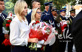 81. rocznica wybuchu Powstania Warszawskiego, Park Solidarności, Pomnik "Poległym za Wolną i Niezawisłą Polskę", obchody, przemówienia, złożenie kwiatów