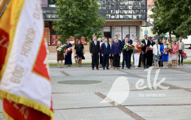 81. rocznica wybuchu Powstania Warszawskiego, Park Solidarności, Pomnik "Poległym za Wolną i Niezawisłą Polskę", obchody, przemówienia, złożenie kwiatów