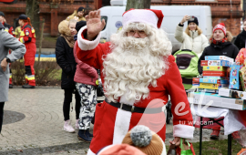 Wspólne ubieranie choinki z Fundacją "Odpowiedzialni Za Marzenia"
